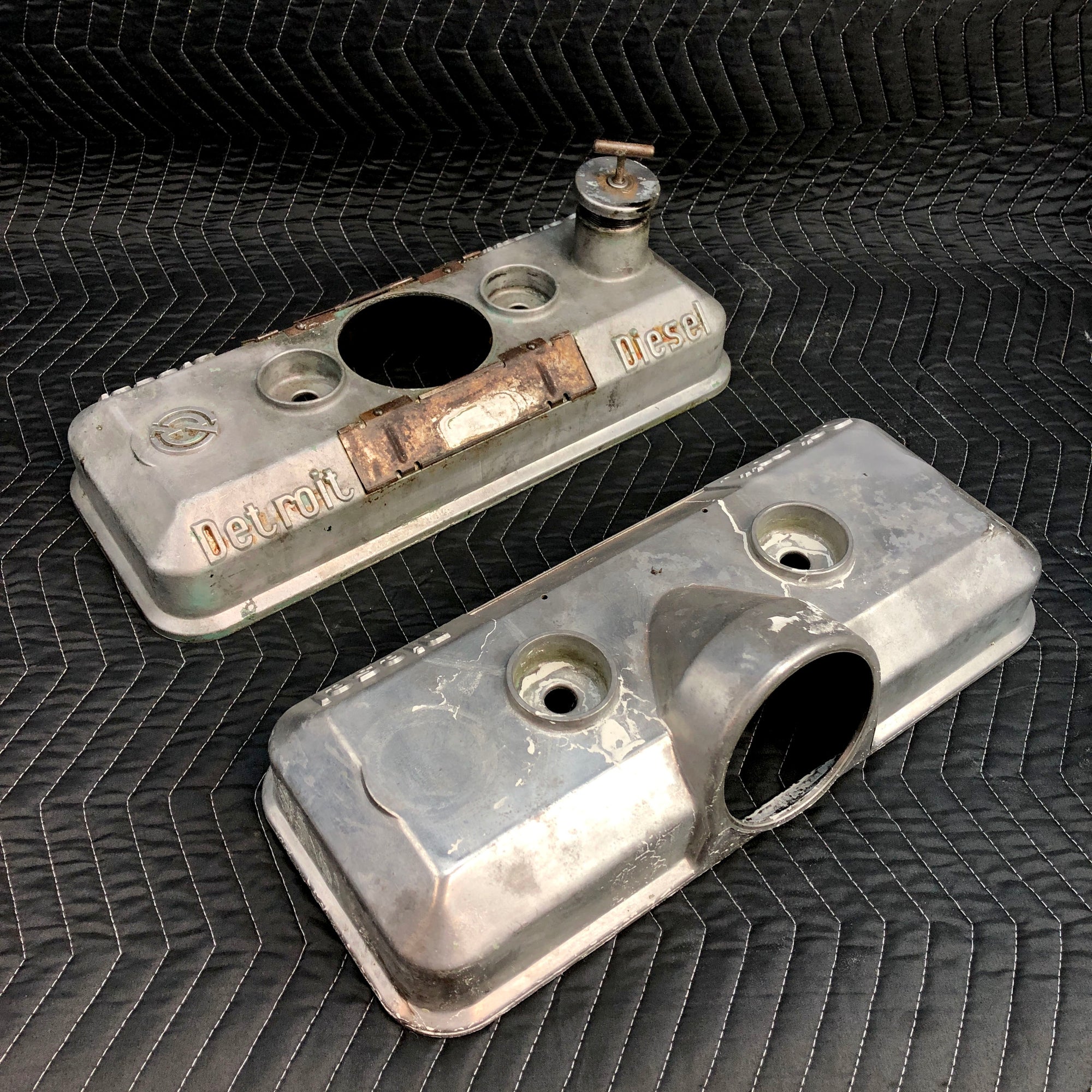 Wet blasting Detroit diesel aluminum valve covers