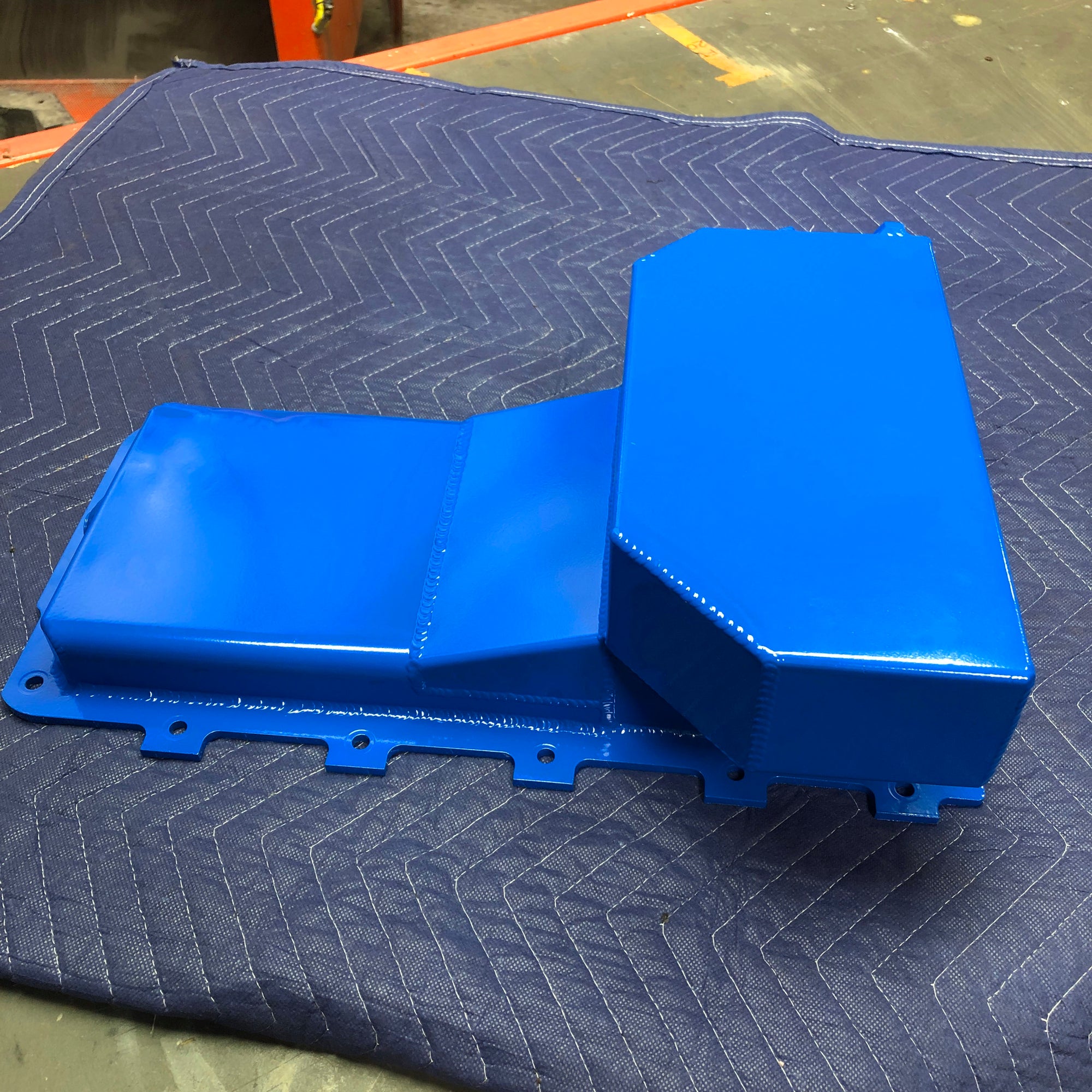 Powder coating 2005 Mustang oil pan in Prismatic Dark Ford Blue